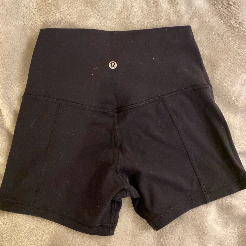 EUC Lululemon Align High Rise shorts